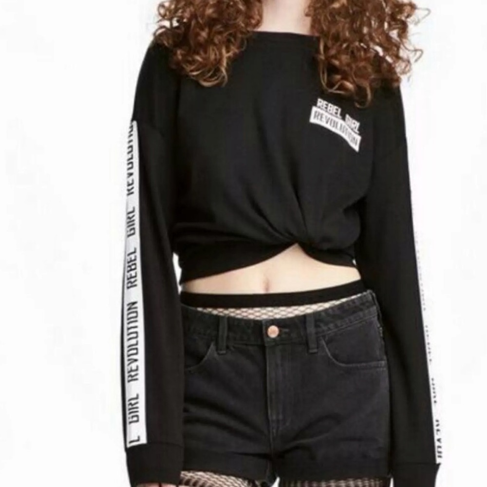 Black white rebel revolution girl long sleeves top